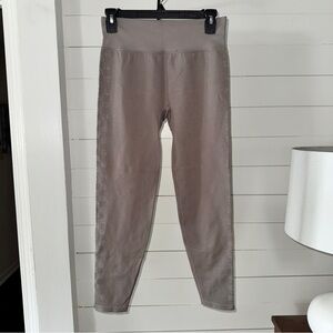 Women’s PINK Active Leggings, Taupe Size Medium